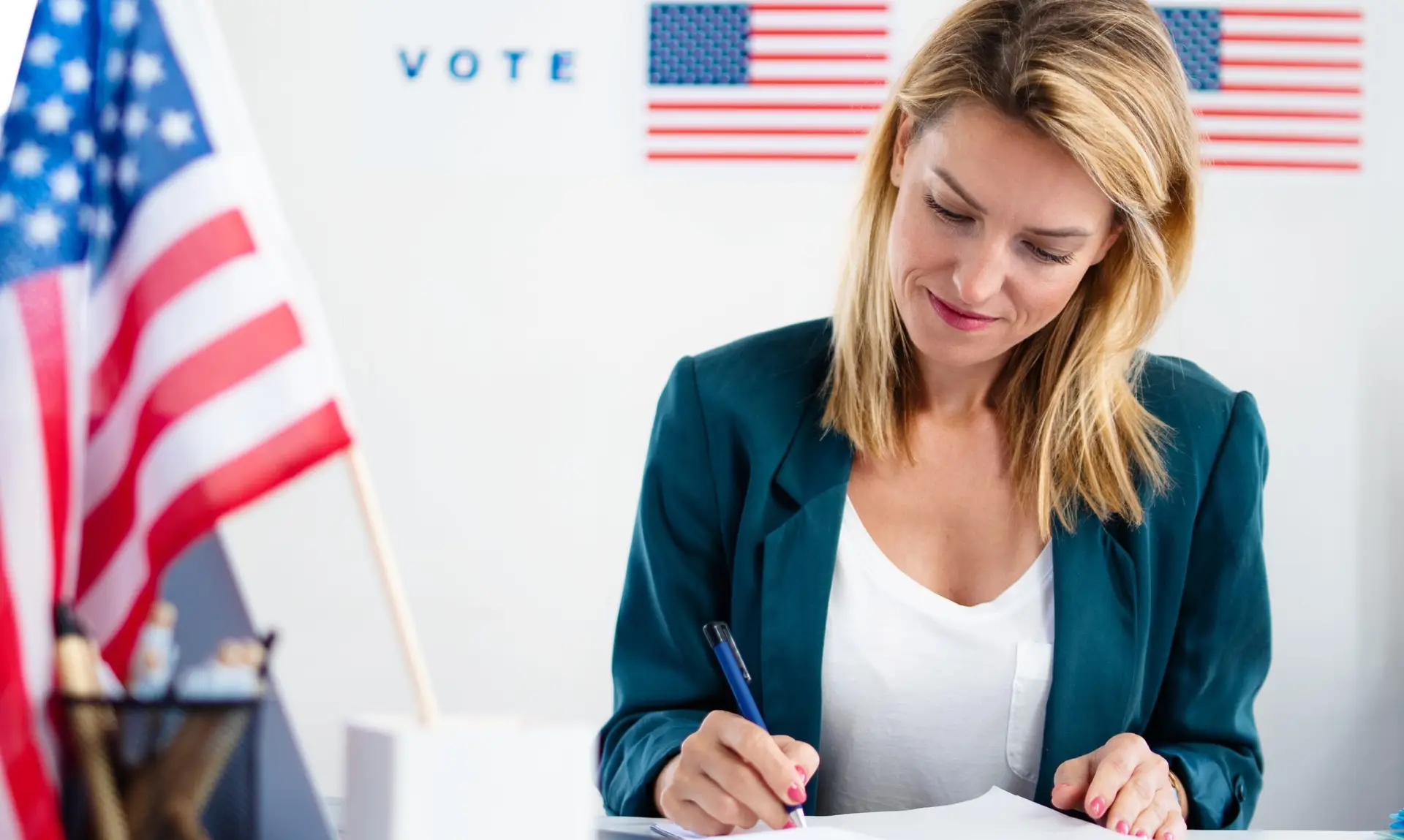 Woman in front of a government financial backdrop, representing how federal budget decisions impact HR strategies, payroll, and workforce planning.